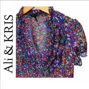 Ali & Kris Floral ruffle vneck*